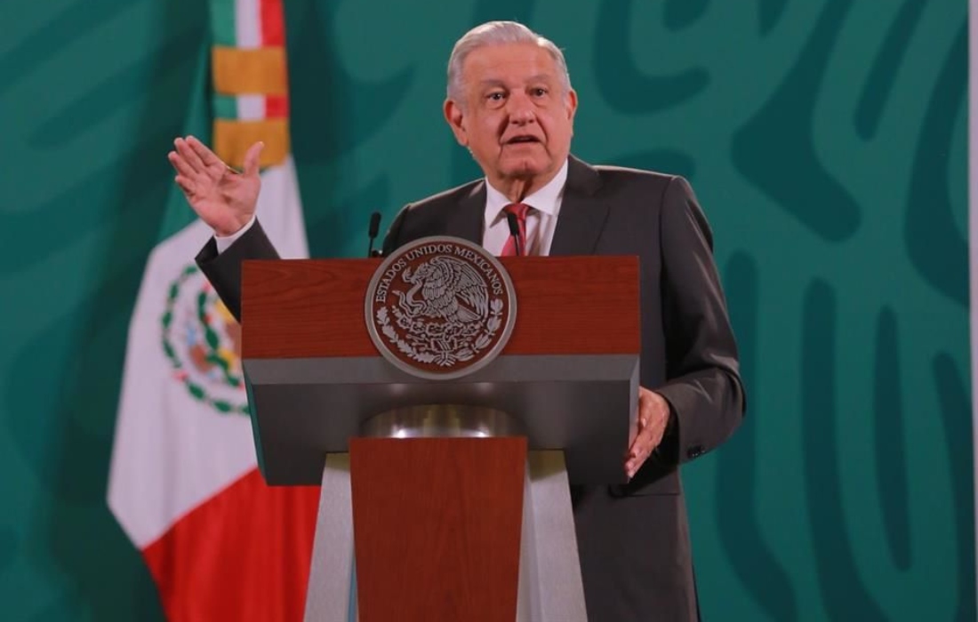 López Obrador prohíbe que le erijan estatuas